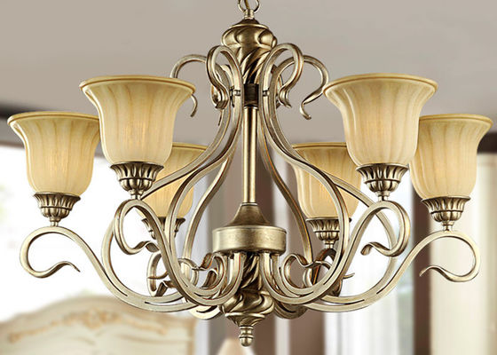 Silver / Gold Metal dan Kaca Vintage Besi Tempa Chandelier Dengan Shades, 6 Cahaya 600W E27