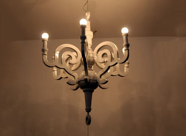 Max 40W White Hotel Chandelier Resin / Kayu Chandelier Untuk Restaurant / Hotel Dekoratif